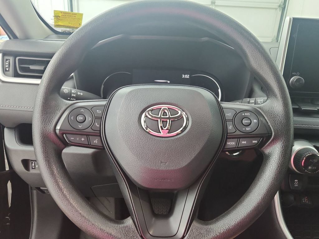 Used 2025 Toyota RAV4 XLE AWD/4WD image 24