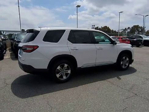 Used 2025 Honda Pilot EX-L image 8
