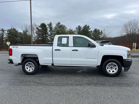 Used 2018 Chevrolet Silverado 1500 W/T w/ Trailering Package image 2