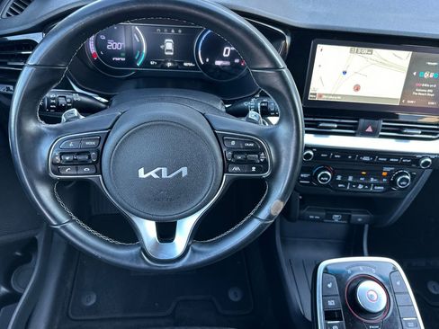 Used 2022 Kia Niro EX image 15