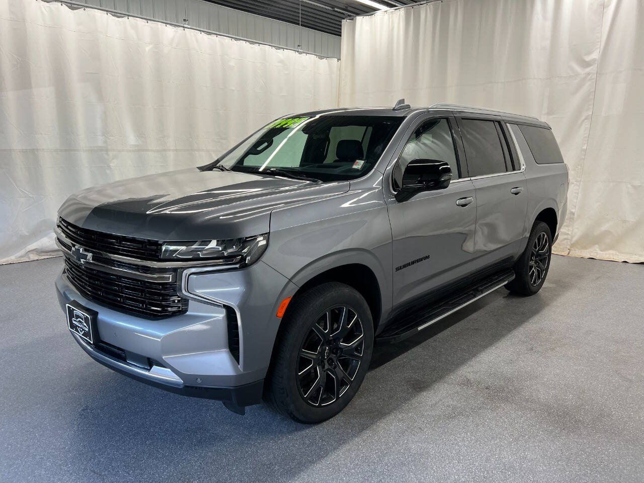 Used 2021 Chevrolet Suburban Premier w/ Premium Package AWD/4WD image 1