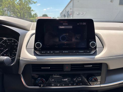 Used 2025 Nissan Rogue SV FWD image 20