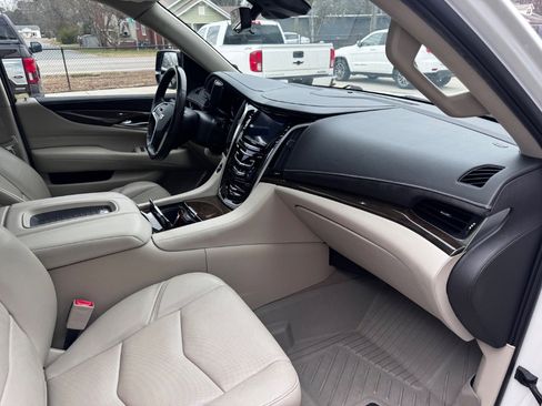 Used 2020 Cadillac Escalade Luxury image 20