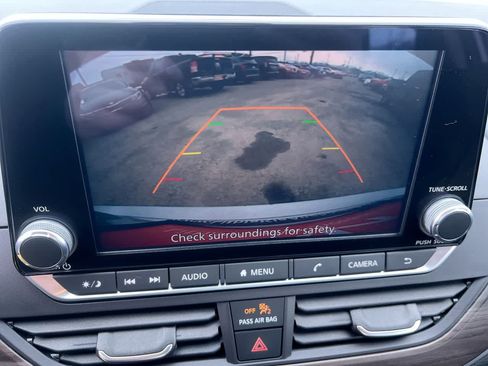 Used 2024 Nissan Altima 2.5 SV FWD image 17