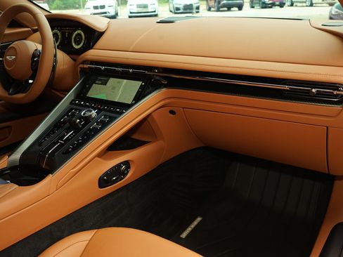Used 2025 Aston Martin DB12 Coupe RWD image 19