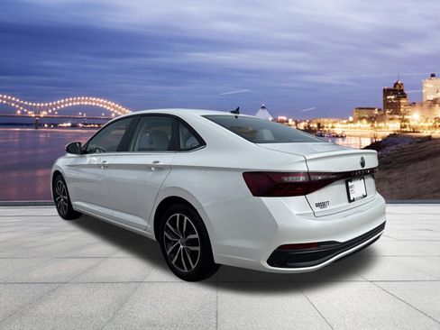 Certified 2025 Volkswagen Jetta SE FWD image 3