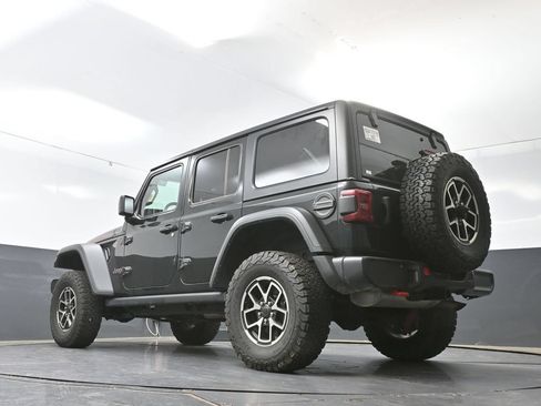 Used 2025 Jeep Wrangler Unlimited Rubicon AWD/4WD image 30