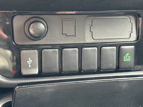 Used 2020 Mitsubishi Outlander ES image 18