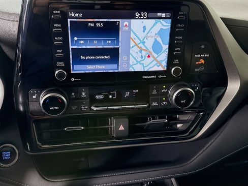 Used 2020 Toyota Highlander XLE image 18