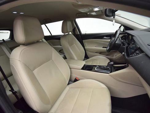 Used 2018 Buick Regal Essence w/ Driver Confidence Package #1 AWD/4WD image 16