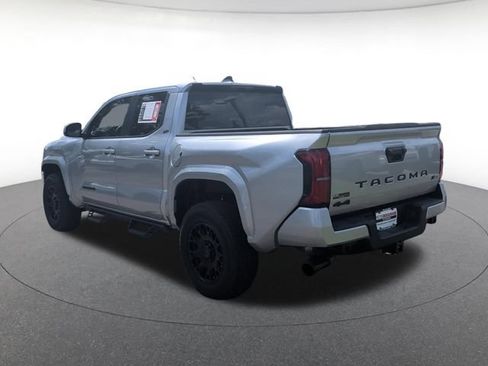 Used 2025 Toyota Tacoma SR5 AWD/4WD image 4