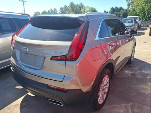 Used 2023 Cadillac XT4 Luxury w/ Cold Weather Package FWD image 6