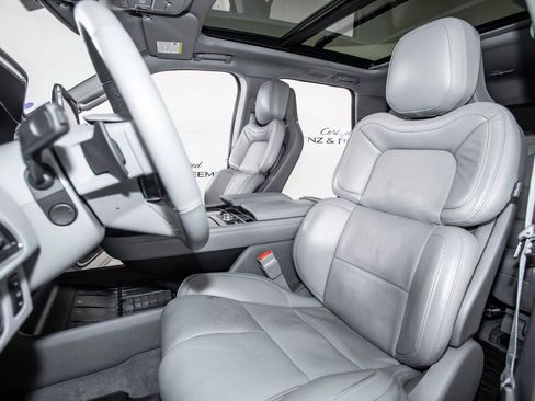 Used 2021 Lincoln Navigator Reserve image 16