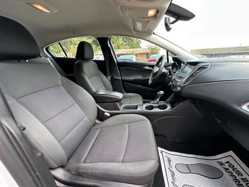 Used 2017 Chevrolet Cruze LT w/ Convenience Package FWD image 18