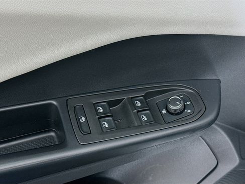 Used 2025 Volkswagen Taos S image 15