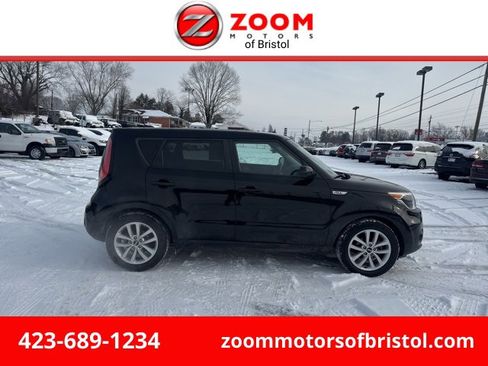 Used 2017 Kia Soul + image 1