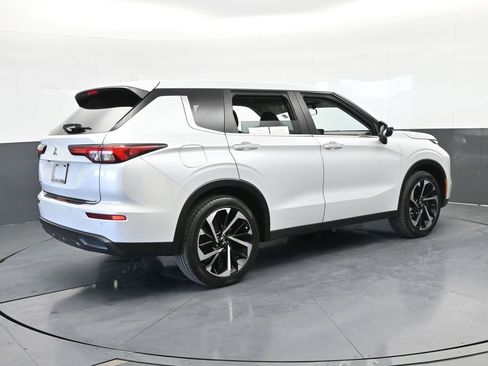 Used 2022 Mitsubishi Outlander ES image 6