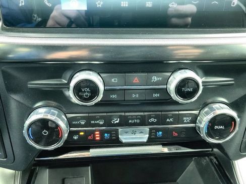 Used 2025 Ford F150 Lariat AWD/4WD image 19