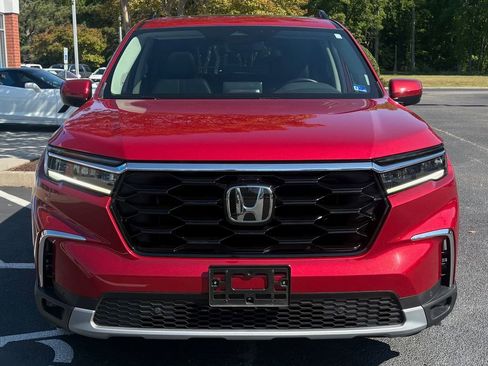 Used 2024 Honda Pilot Touring image 3