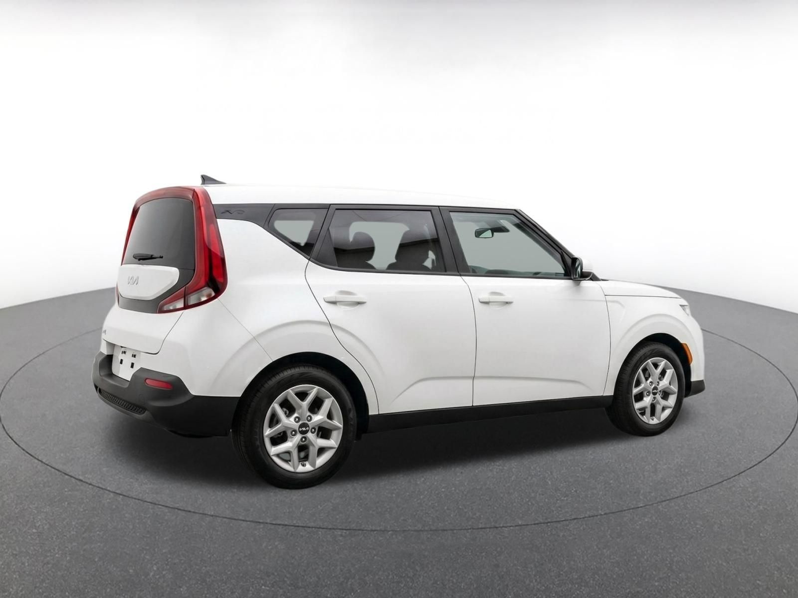 Used 2025 Kia Soul LX w/ LX Technology Package FWD image 8