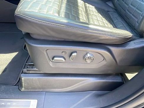 Used 2024 Cadillac Escalade ESV Premium Luxury Platinum AWD/4WD image 31