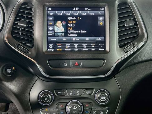 Used 2019 Jeep Cherokee Trailhawk w/ Comfort/Convenience Group AWD/4WD image 24