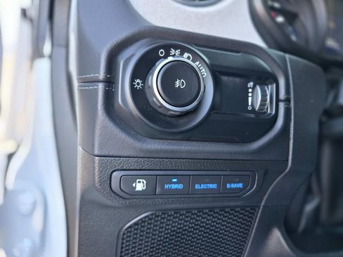 Used 2025 Jeep Wrangler Unlimited Sahara image 34