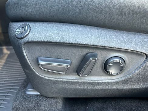 Certified 2025 Toyota Highlander XLE image 16