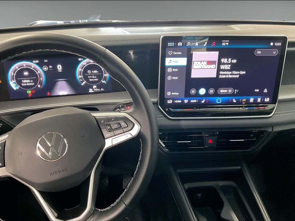 Used 2025 Volkswagen Tiguan SE AWD/4WD image 19