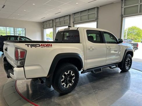 Used 2023 Toyota Tacoma TRD Off-Road w/ Technology Package AWD/4WD image 7