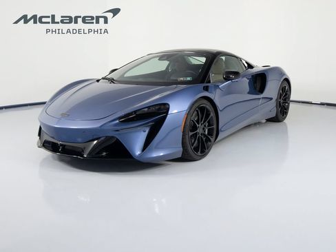 Used 2026 McLaren Artura Spider RWD image 2