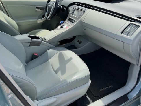 Used 2015 Toyota Prius Four FWD image 12