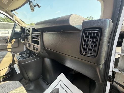 Used 2017 Chevrolet Express 2500 RWD image 32