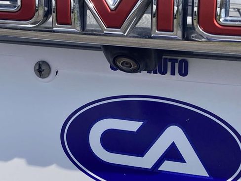 Used 2023 GMC Acadia SLT w/ Technology Package image 12