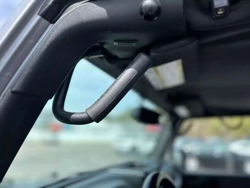 Used 2015 Jeep Wrangler Unlimited Sahara w/ Connectivity Group image 37