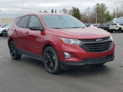 Used 2021 Chevrolet Equinox LT image 2