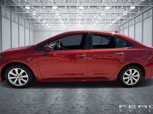 Used 2020 Toyota Corolla LE image 2