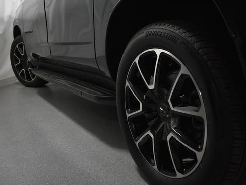 Certified 2025 Chevrolet Suburban RST w/ RST Capability Package AWD/4WD image 9