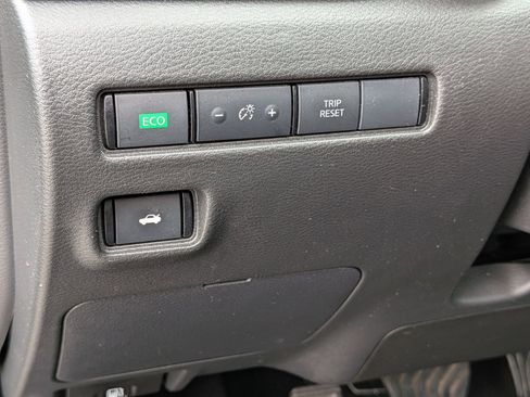 Used 2024 Nissan Sentra SV FWD image 17