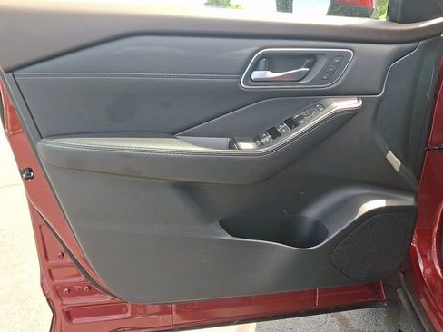 Used 2023 Nissan Rogue Platinum AWD/4WD image 13