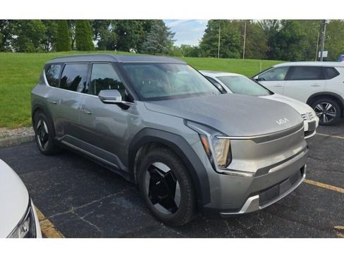 Used 2024 Kia EV9 Wind AWD/4WD image 2