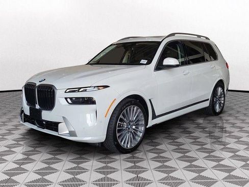 Used 2024 BMW X7 xDrive40i w/ Premium Package AWD/4WD image 3