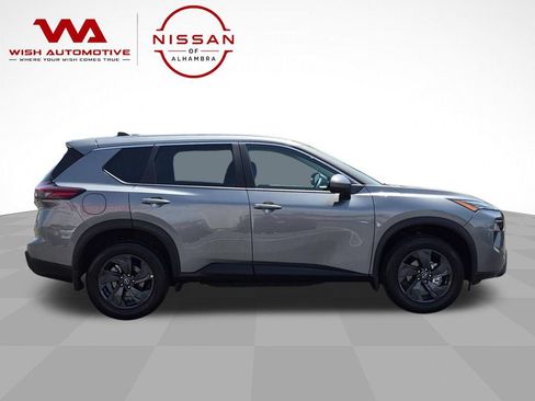 Certified 2026 Nissan Rogue SV FWD image 4