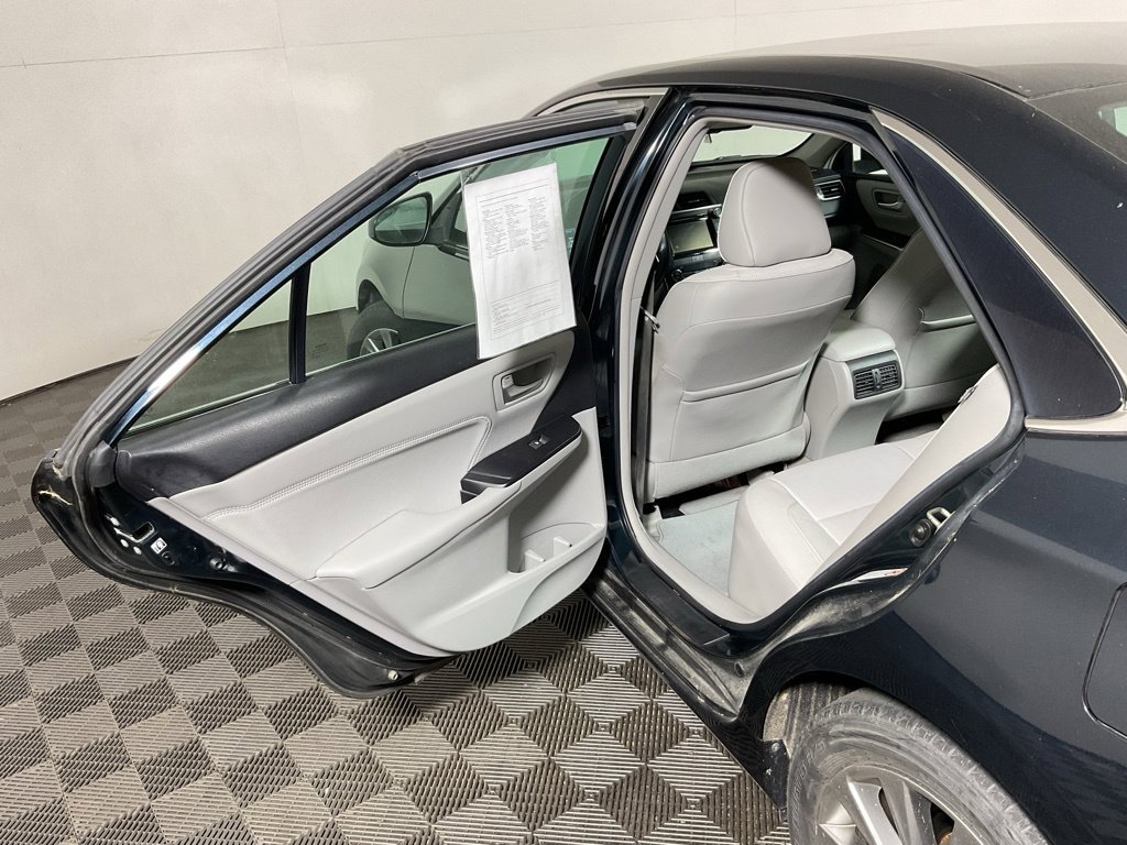 Used 2017 Toyota Camry XLE w/ Convenience Package FWD image 29