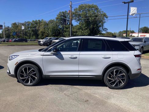 New 2026 Lincoln Corsair Reserve image 8