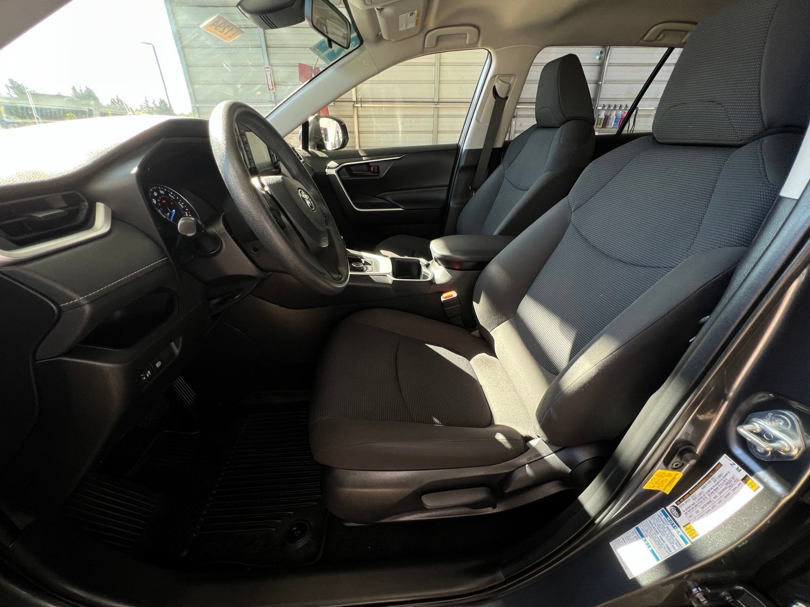 Used 2022 Toyota RAV4 LE AWD/4WD image 10