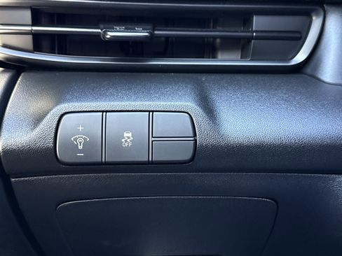 Certified 2025 Hyundai Elantra Sport image 18