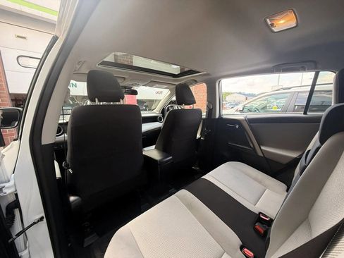 Used 2018 Toyota RAV4 XLE w/ Convenience Package AWD/4WD image 15