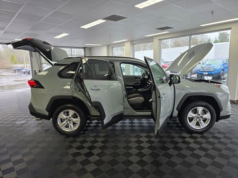 Used 2021 Toyota RAV4 XLE image 18