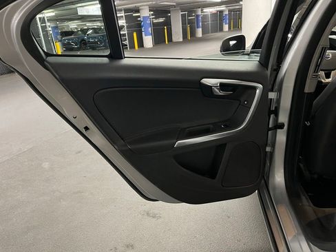 Used 2014 Volvo S60 T5 FWD image 18